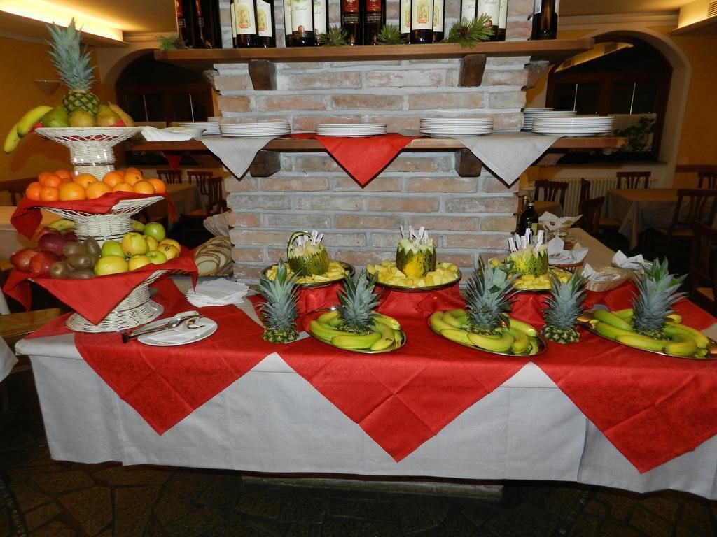 Buffet Photo