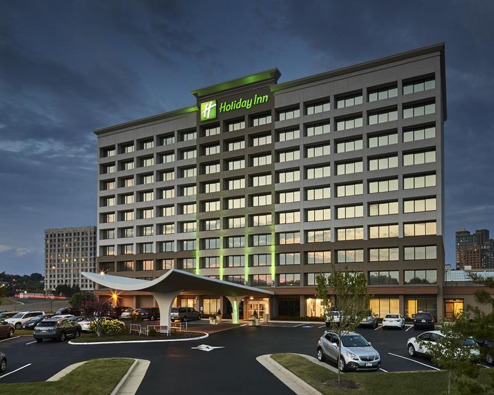 Holiday Inn Alexandria at Carlyle an Ihg Hotel  : Your Ultimate Staycation Destination